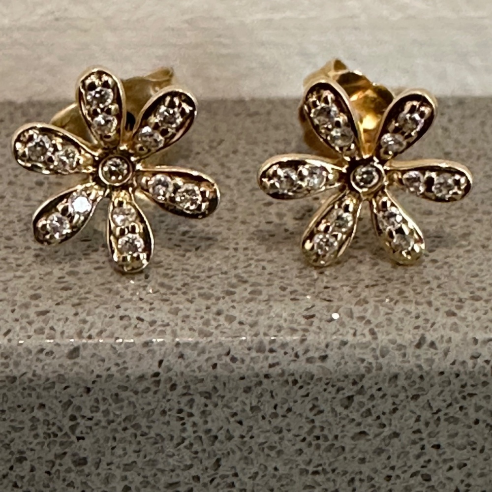 Sydney Evan Daisy Stud Earrings - Picture 9 of 11